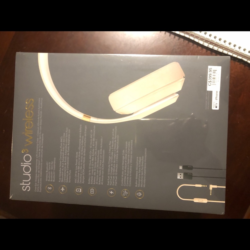 Beats studio 3 wireless headphones skyline